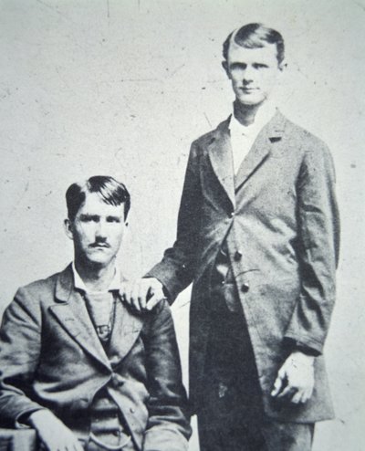 Frank (1843-1915) ja Jesse James (1847-82) n. 1870 (b/w kuva) tekijältä American Photographer