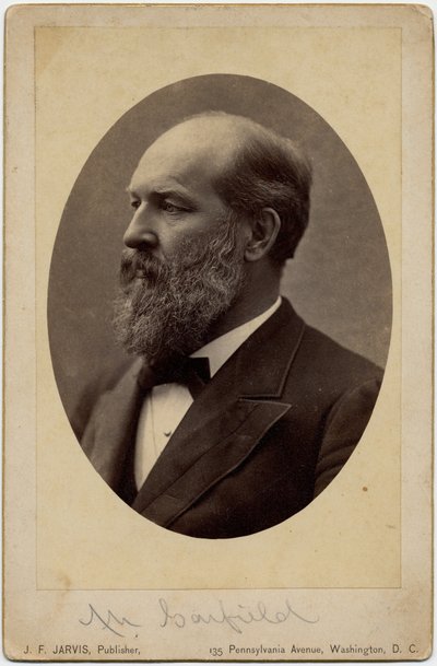 James Abram Garfield (1831-81), Amerikan yhdysvaltojen 20. presidentti, valokuva: J F Jarvis, Washington DC (albumikuva) tekijältä American Photographer
