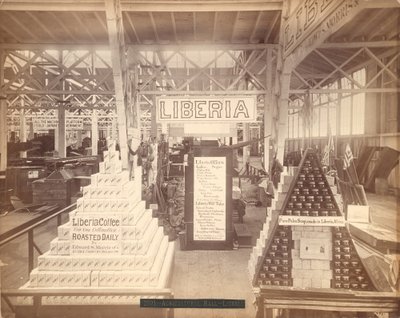 Liberia saippua- ja kahvinäyttely, Agricultural Hall, Philadelphia Centennial Exhibition, 1876 (albumiprintti) tekijältä American Photographer