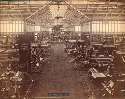 Machinery Hall, pohjoispäästä, Philadelphia Centennial International Exhibition, 1876 (hopea-albumiprintti) tekijältä American Photographer