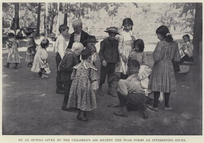 Lasten avustusseuran retkillä rupikonna muodostaa mielenkiintoisen tutkimuksen (m/v kuva) tekijältä American Photographer