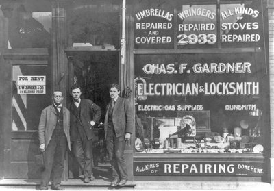 Única loja negra desse tipo nos EUA, na 2933 State St., Chicago, Illinois, c.1899 (foto em preto e branco) finlandês tekijältä American Photographer