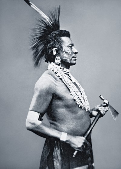 Osage Tribe Warrior tomahawk-piippulla, n.1875 (m/w kuva) tekijältä American Photographer