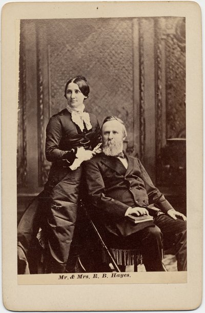 Rutherford Birchard Hayes (1822-93), Yhdysvaltain 19. presidentti, ja Lucy Ware Webb Hayes (1831-89), hänen vaimonsa (albumikuva) tekijältä American Photographer