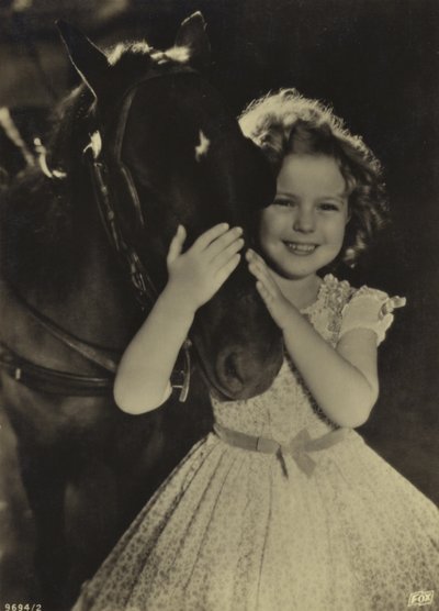 Shirley Temple, yhdysvaltalainen näyttelijä ja elokuvatähti tekijältä American Photographer