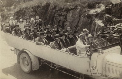 Stretch Limousine (s/w valokuva) tekijältä American Photographer