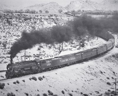 Santa Fe Railroadin "Grand Canyon Limited" -juna Cajon Passissa Victorvillessä, Kaliforniassa tekijältä American Photographer