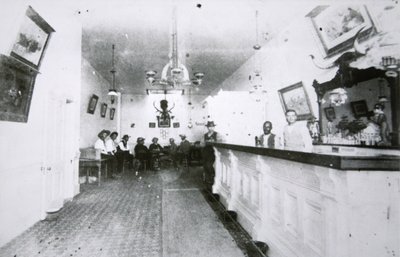 The Long Branch Saloon, Dodge City, Kansas, n. 1880 (b/w kuva) tekijältä American Photographer