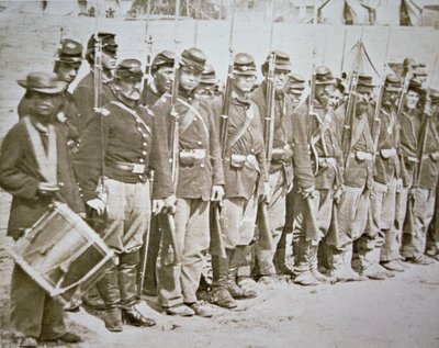 Kuudes Maine Infantry Regt. Unionin armeija paraatissa Fredericksburgin taistelun jälkeen tekijältä American Photographer