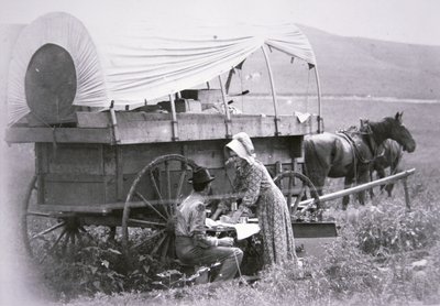 Tyypillinen pioneerin katettu vaunu (s/w-kuva) tekijältä American Photographer
