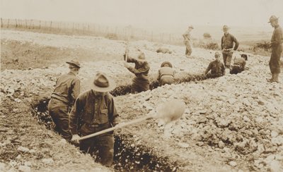 Yhdysvaltain merijalkaväet Ranskassa kaivautumassa sisään, 1917-1919 tekijältä American Photographer