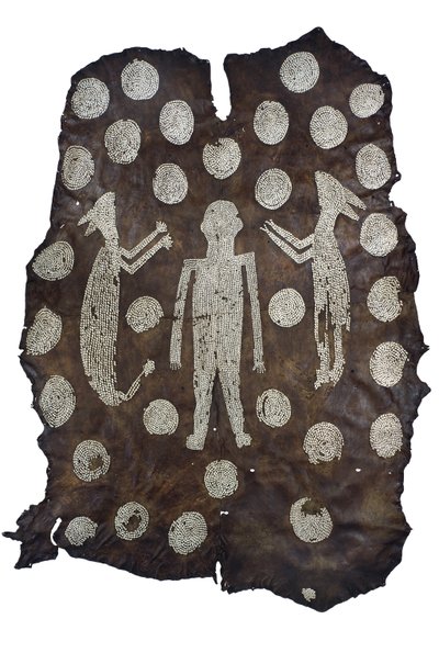 Chief Powhatans Mantle, Pohjois-Amerikan intiaani, Virginiasta, 1500-luvun loppu - 1600-luvun alku (peurannahka kuorikuvioilla) tekijältä American School