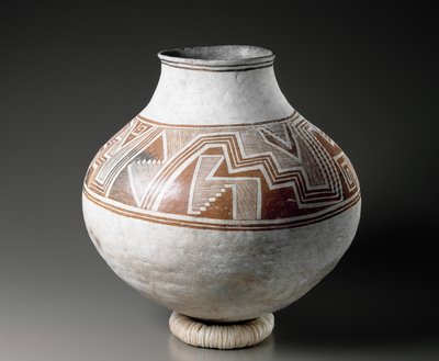 Mogollon-purkki geometrisilla kuvioilla, tyyli II, 1025-1150 (keramiikka bikromimaalaus) tekijältä American School