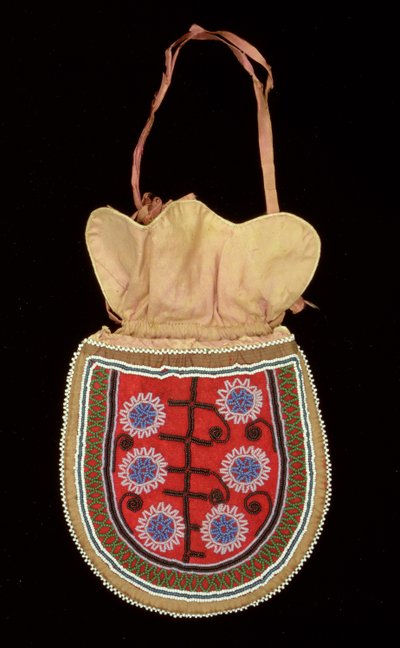 Pussi (kangas ja helmet) tekijältä American School