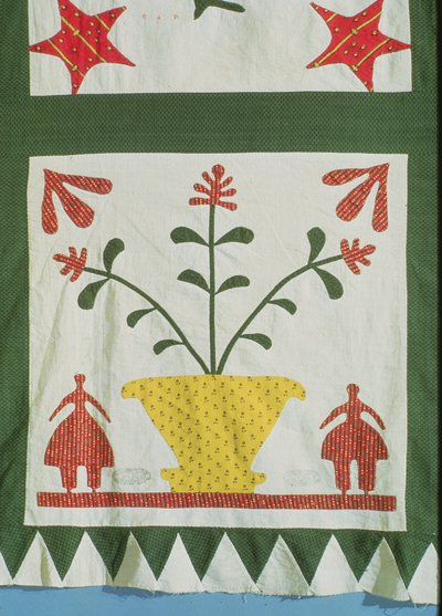 Peittoyksityiskohta, jossa on hahmoja ja kukkia (puuvillaa) tekijältä American School
