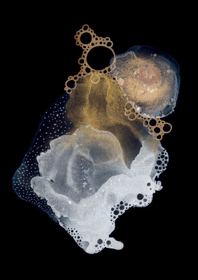 Nestemäinen kultainen hohto tekijältä Amy Louise Baker