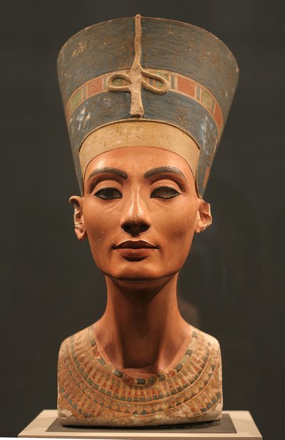 Nefertitin rintakuva, noin 1350 eaa tekijältä Ancient Egypt