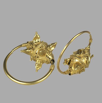 Kultainen riipus Kolt, 1000-1200 tekijältä Ancient Russian Art