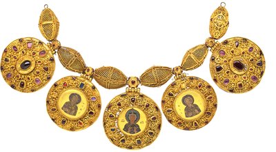 Kaulakoru riipuksilla, 1100-luvun alku tekijältä Ancient Russian Art