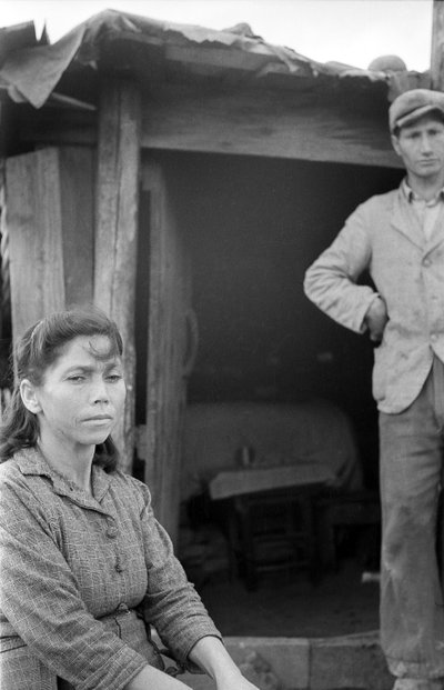 PARISKUNTA HÄPÄISI CROTONEN MAASEUDULLA tekijältä Ando Gilardi