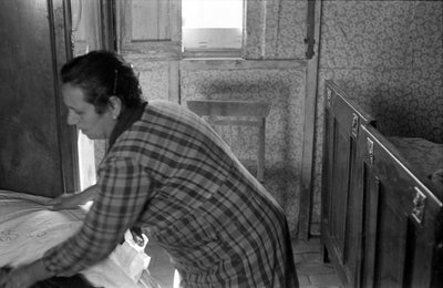 KROTONALAINEN KOTIROUVA tekijältä Ando Gilardi