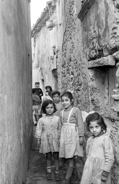 CROTONE - LAPSET tekijältä Ando Gilardi