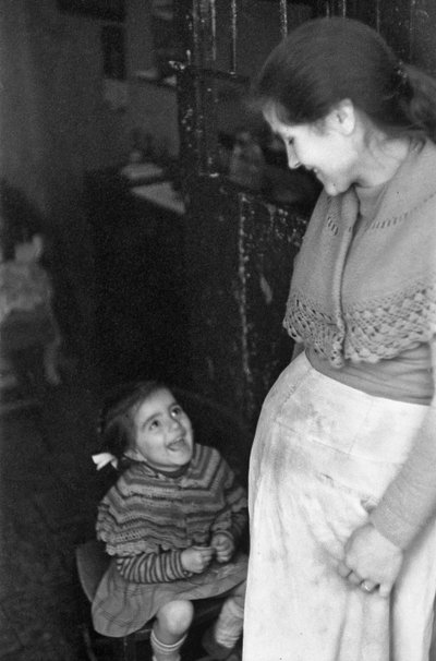 CROTONE - ÄITI JA TYTÄR tekijältä Ando Gilardi