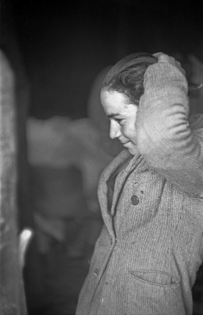 CROTONE - KÖYHÄ MUTTA KAUNIS tekijältä Ando Gilardi