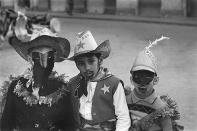 CROTONE, LAPSET NAAMIOITUNEINA tekijältä Ando Gilardi