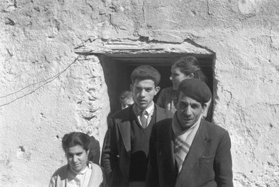 PERHE tekijältä Ando Gilardi