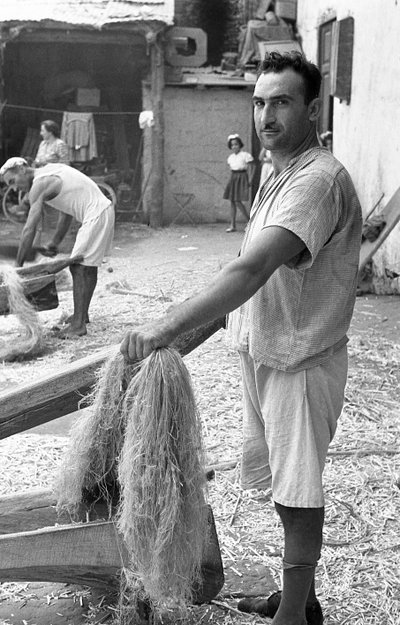 HAMPPU TYÖSKENTELEE, RAFFAELE CORCIONE tekijältä Ando Gilardi