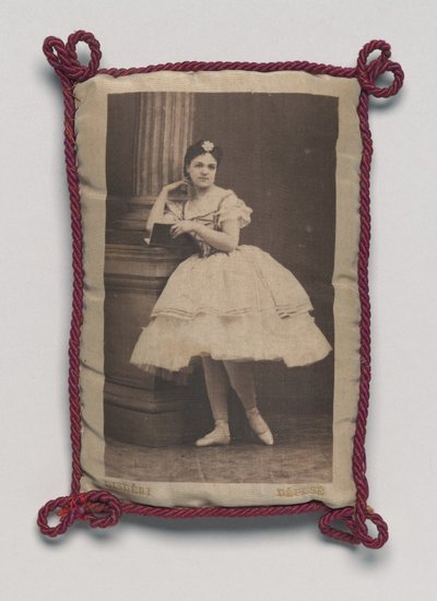 Balettitanssija, n. 1865 (kuva) tekijältä Andre Adolphe Eugene Disderi