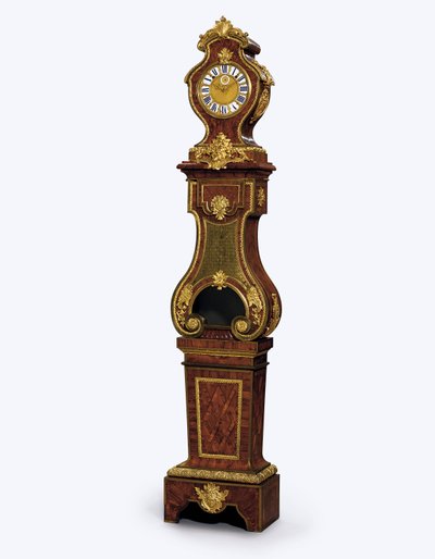 Regency-ormolu-asennettava neljäsosa-iskukello, n. 1720 (ormolu, messinkiupo, sävytetty sarvi ja kuningaspuu) tekijältä Andre Charles (attr. to) Boulle