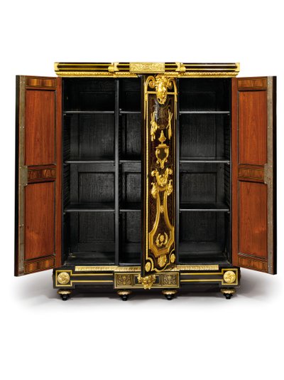 Louis XIV petit armoise, n. 1700–1710 (ormolu, messinki, kilpikonnankuori, eebenpuu ja intarsia) tekijältä Andre Charles (attr. to) Boulle