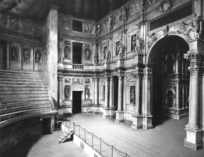 Teatterin sisätilat, rakennettu 1580-85 tekijältä Andrea Palladio