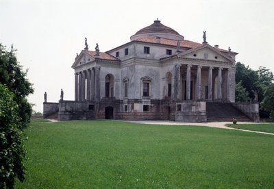 Näkymä Villa Almerico-Caprasta, jonka rakensi italialainen arkkitehti Andrea Palladio (1508-1580) vuosina 1567-1570 ja valmistui Vincenzo Scamozzi (1552-1616) vuonna 1591, Vicenza, Italia tai Andrea Pa Palla Roundabout tekijältä Andrea and Scamozzi Vincenzo Palladio