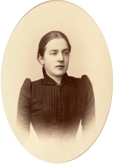 Alexandra Treugut, c1888-c1892 tekijältä Andrei Deniere
