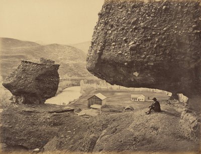 Lautanen 32. Hanging Rock, Echo Canonin juurella,1869 (kuva). tekijältä Andrew Joseph Russell