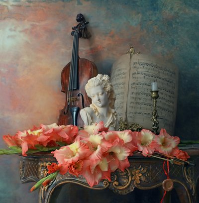 Violin Bust ja Gladiolus tekijältä Andrey Morozov