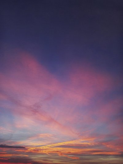 Värikäs auringonlaskun taivas tekijältä Angelo Cerantola