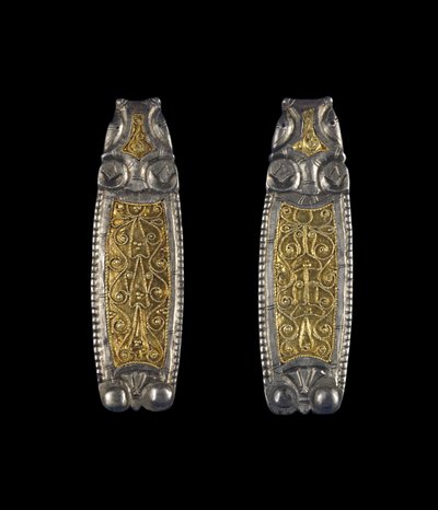 Hihnojen päät, Ipsden Heath, Oxfordshire, Myöhäinen anglosaksinen 9. vuosisadalla (hopeaa kultaurakolla) tekijältä Anglo Saxon