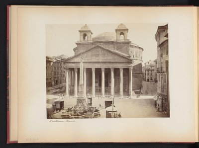 Näkymä Pantheonista Roomassa, Italiassa Pantheon. Roma (otsikko esineessä) tekijältä Anonymous