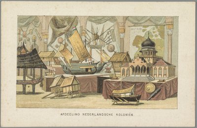 Hollannin siirtokuntien rakennuksessa Amsterdamin maailmannäyttelyssä 1883 Hollannin siirtokuntien osasto (otsikko esineessä) Muisto Amsterdamista vuonna 1883 (sarjan nimi esineessä) tekijältä Anonymous