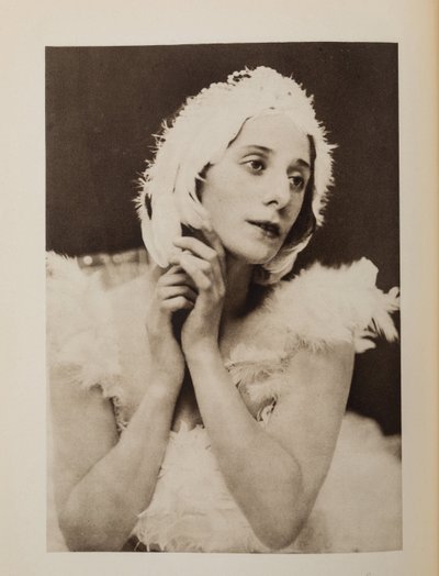 Anna Pavlova (Pavlovna) (1881-1931) Camille Saint-Saensin Anonyymin baletissa Kuoleva joutsen. Kromolitografia, , Yksityinen kokoelma tekijältä Anonymous Anonymous