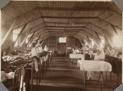 Ensimmäinen maailmansota 1914-1918: Ranskan punaisen ristin (punaisen ristin) haavoittuneet sotilaat ja sairaanhoitajat, Couvillen leiri Englannin kanaalissa, Ala-Normandia (Ala-Normandia), Ranska. Nimetön valokuva Heinäkuu 1917. Yksityiskokoelma, Stella. tekijältä Anonymous Anonymous