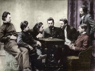 Venäläisten realististen kirjailijoiden 1890-luvun jälkipuoliskolla perustaman Sreda-kirjallisuuspiirin jäseniä - Znanie-kirjallisuusryhmän venäläisten älymystöjen muotokuvia: vasemmalta oikealle, Andrei Skitalets (Stephan Gabrilovich Petrov), Leonid Nikol tekijältä Anonymous Anonymous