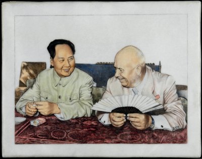 Nikita Khrouchtchev (1894-1971) ja Mao Zedong (Tse-Toung, Tse Toung) (1893-1976) - Nikita Hruštšov ja Mao Zedong - Nimetön. Posliini, päällyslasikoriste, 1960-luvun alku. Yksityinen kokoelma tekijältä Anonymous Anonymous