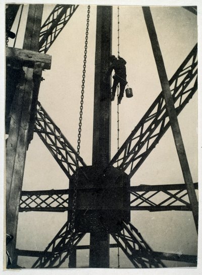 Taidemaalari Eiffel-tornissa vuonna 1889, Pariisi tekijältä Anonymous Anonymous