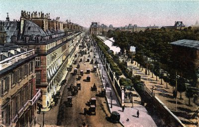 Pariisi: näkymä rue de Rivolin liikenteestä kohti Louvrea. Valokuva vuodelta 1920 Pariisin kaupungin "" Artistic Album -albumissa". Yksityinen kokoelma. tekijältä Anonymous Anonymous