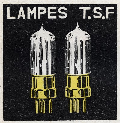 T.S.F.: lamput T.S.F. Anonyymi kuva vuodelta 1925. Yksityinen kokoelma. tekijältä Anonymous Anonymous